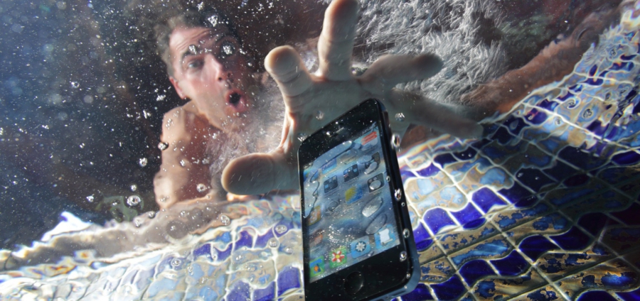 Лайфхак: Если уронил телефон в водоем?